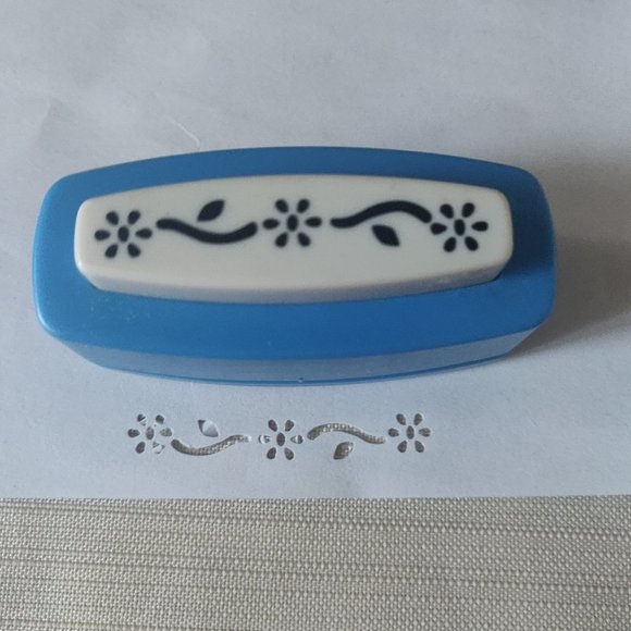 Small Paper Cut Punch Scrapbook Card Craft Cutter Stamp  - Flowers | Set of 4 - Picture 5 of 7